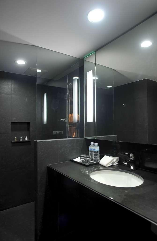 Best Western Sukhumvit 20 Банкок Стая снимка
