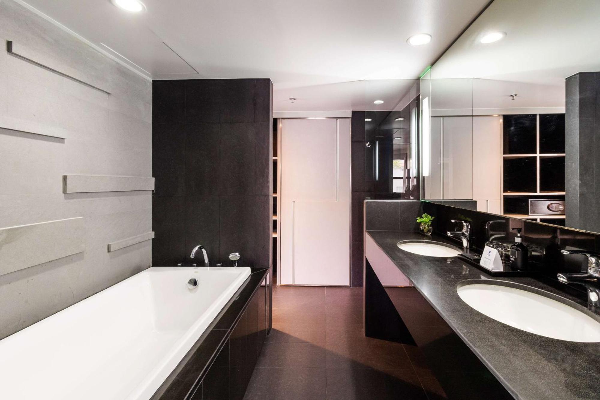 Best Western Sukhumvit 20 Банкок Екстериор снимка
