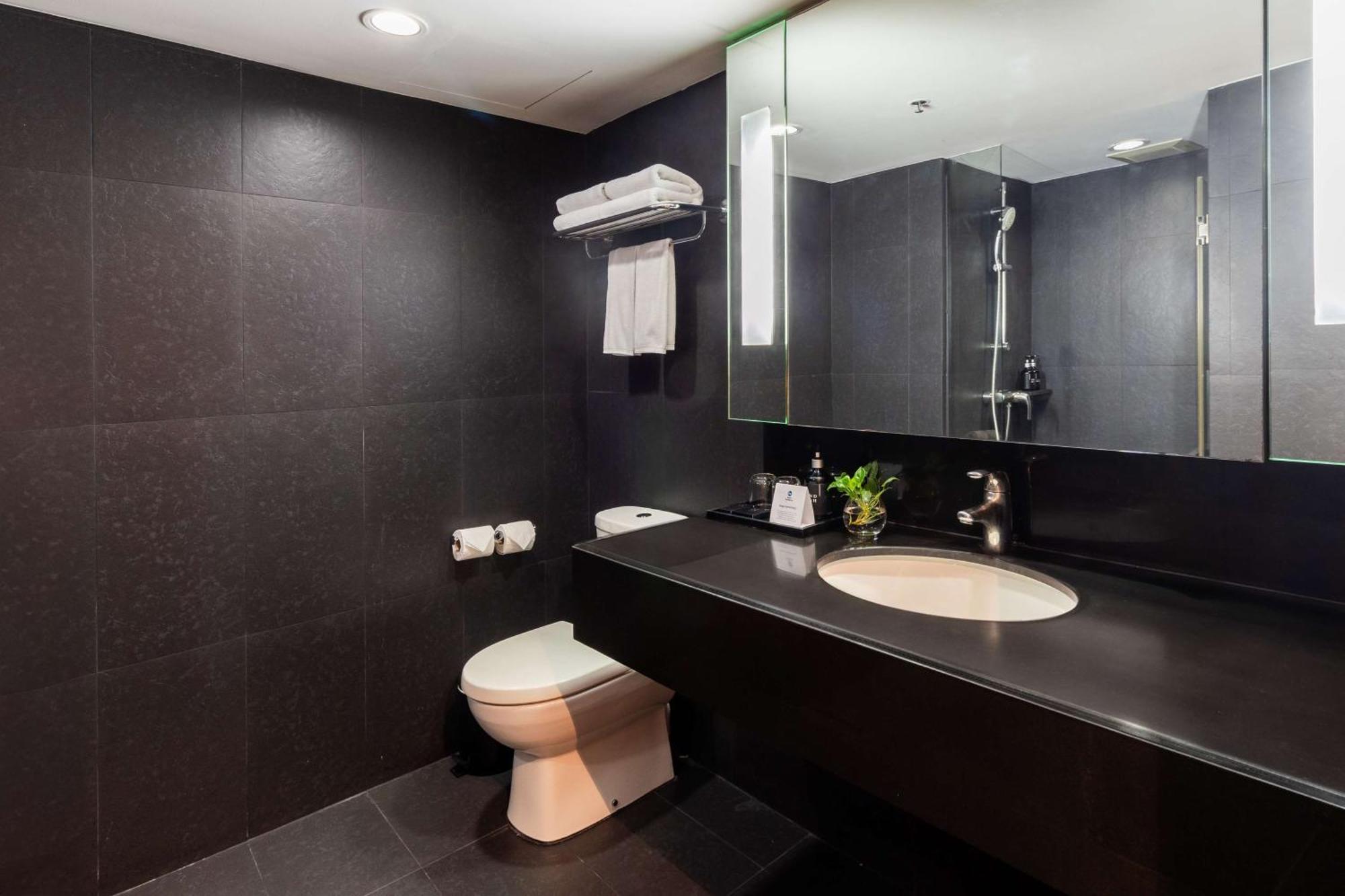 Best Western Sukhumvit 20 Банкок Екстериор снимка