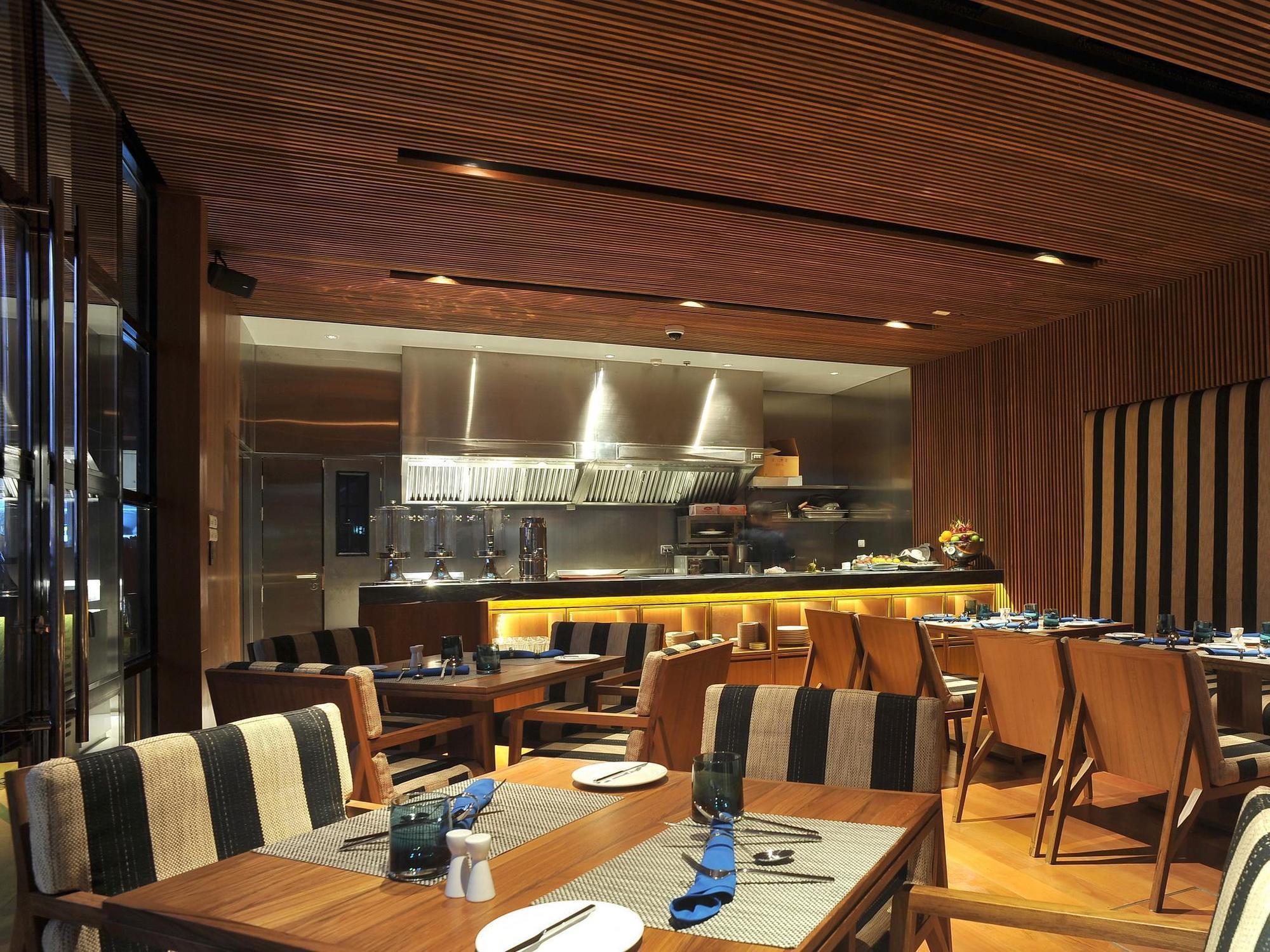 Best Western Sukhumvit 20 Банкок Екстериор снимка