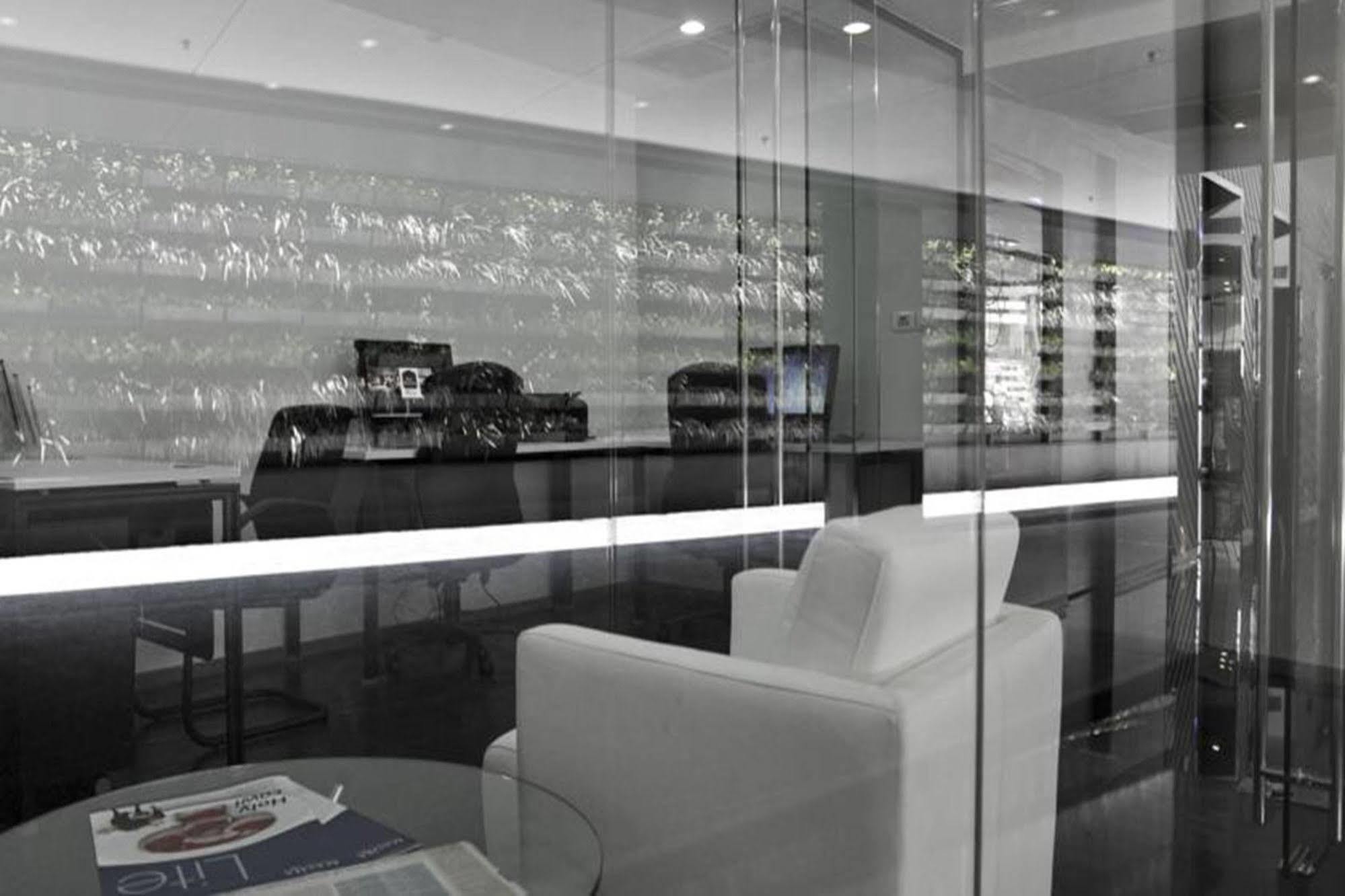 Best Western Sukhumvit 20 Банкок Екстериор снимка